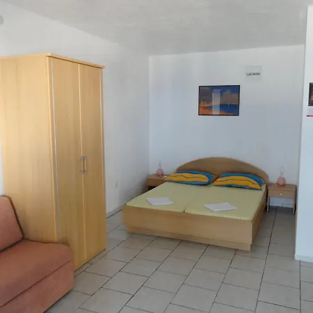 Apartment Family Friendly Apartments With A Swimming Pool Businci, Ciovo - 11232 *