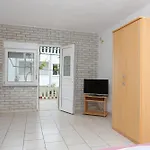 公寓 Family Friendly With A Swimming Pool Businci, Ciovo - 11232 特罗吉尔