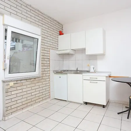 Family Friendly With A Swimming Pool Businci, Ciovo - 11232 Apartman Trogir