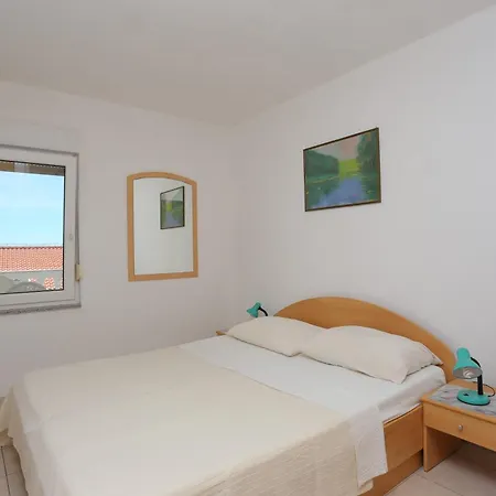 Family Friendly With A Swimming Pool Businci, Ciovo - 11232 Apartamento Trogir