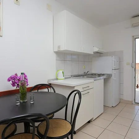Apartman Family Friendly With A Swimming Pool Businci, Ciovo - 11232 Trogir