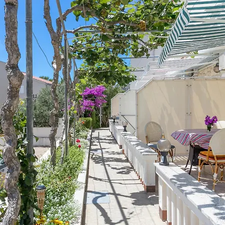 Апартаменты Family Friendly With A Swimming Pool Businci, Ciovo - 11232